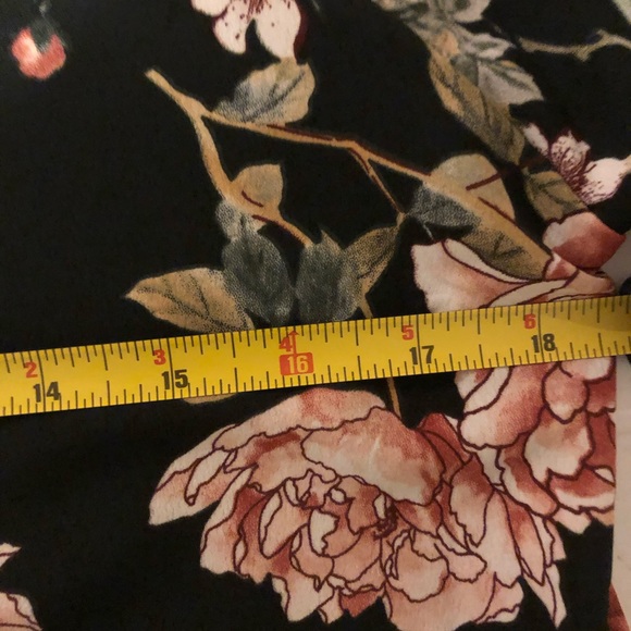 NWOT Beautiful flowered duster - Picture 5 of 6